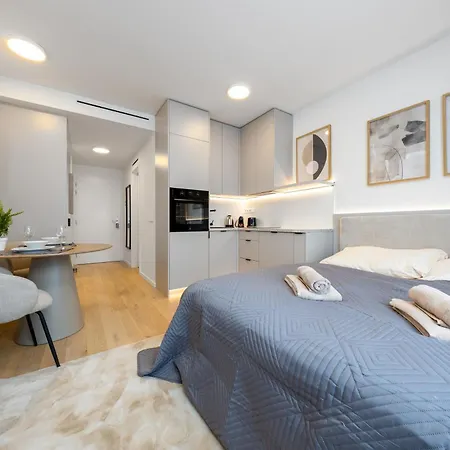 Luxury Vydrica, Castle & Danube, Prime Old Town Apartman Pozsony