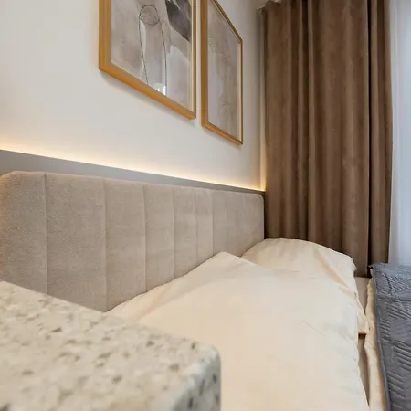 Luxury Vydrica, Castle & Danube, Prime Old Town Apartman Pozsony