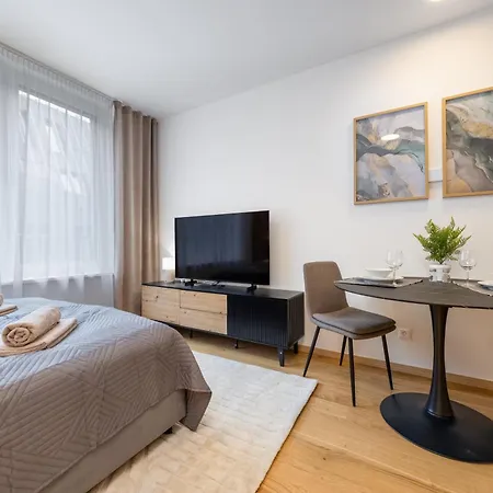 Luxury Vydrica, Castle & Danube, Prime Old Town Apartman